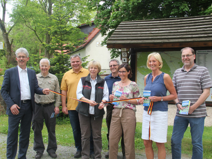 Von links: Christian Vorbrod, Ulrich Reulecke, Thomas Kempernolte, Gerlinde Reulecke, Andreas Baderschneider, Kerstin Langenheim, Viola Vorbrod und Ulrich Scheithauer präsentierten den neuen Weg. Foto: Privat