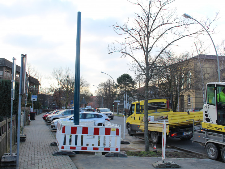 Im Rosenwall wurde ein Rohr zur Belüftung des Schmutzwasserkanals installiert. Foto: Jan Borner