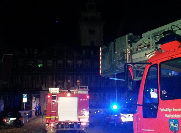 Die Feuerwehr rückte zu einem Einsatz ins Schloss aus. Fotos: Feuerwehr Wolfenbüttel