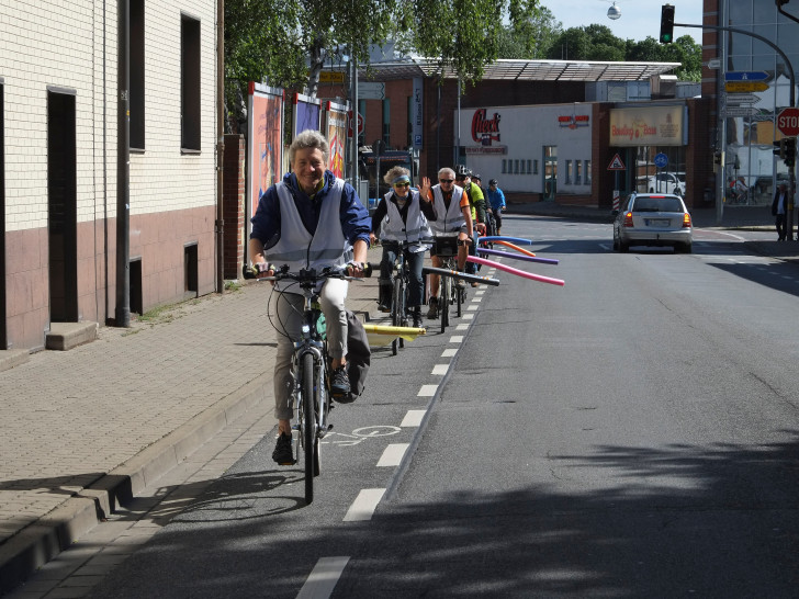 Mindestens 1,5 Meter müssen Autofahrer beim Überholen Abstand halten. Foto: ADFC Wolfenbüttel