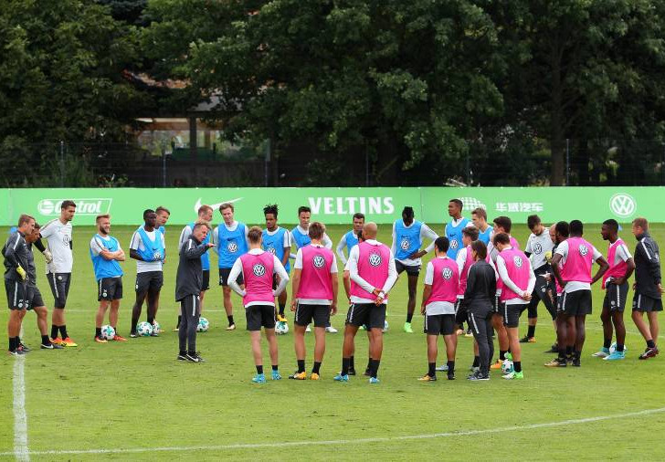 Trainer und Sportdirektor sind zufrieden. Foto: imago/Regios 24