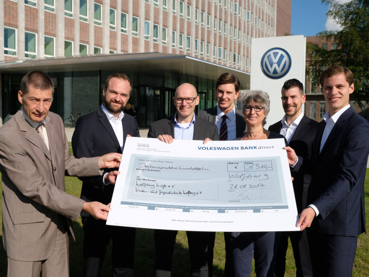 Zwei Wolfsburger Sozialeinrichtungen freuten sich über die Spende der VW-Mitarbeiter. Foto: VW
