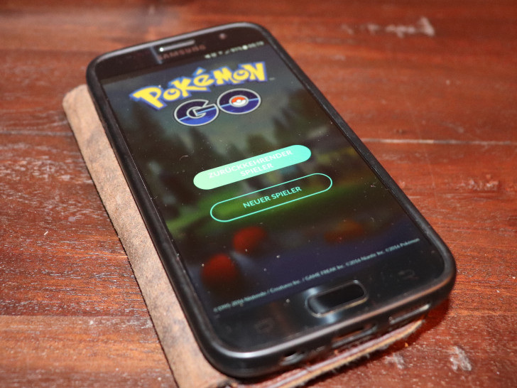 Eine App ermöglicht es den Spielern die Pokémon in der realen Welt zu fangen.