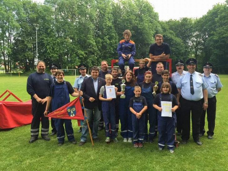 Am Samstag, dem 28. Mai, sicherte sich die Jugendfeuerwehr Erkerode, bei hervorragendem Wetter, den ersten Platz bei den Gemeindewettbewerben. Foto: Foto: Kristina Heine 