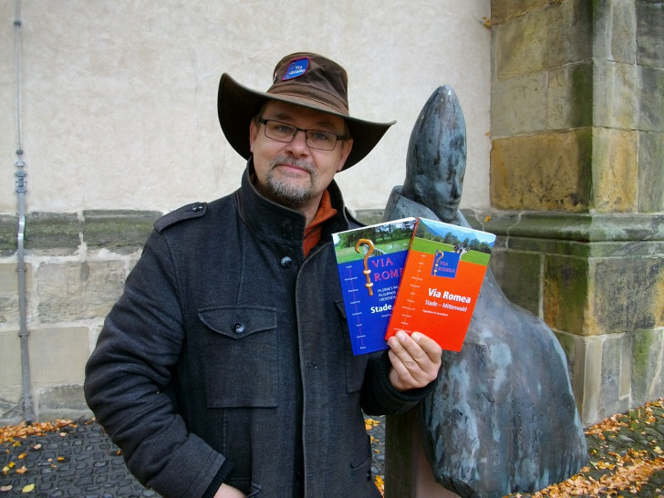 Pilger-Autorenlesung bei Kerzenschein mit Dr. Thomas Dahms. Foto: Stadt Hornburg