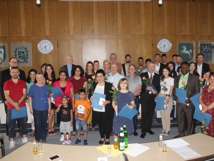 Am Donnerstag wurden 30 neue Staatsbürger im Landkreis eingebürgert. Fotos: Anke Donner 