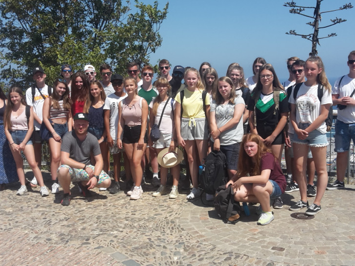 30 Vechelder Jugendliche beim Ferienprogramm in Spanien. Fotos: Jugendpflege der Gemeinde Vechelde