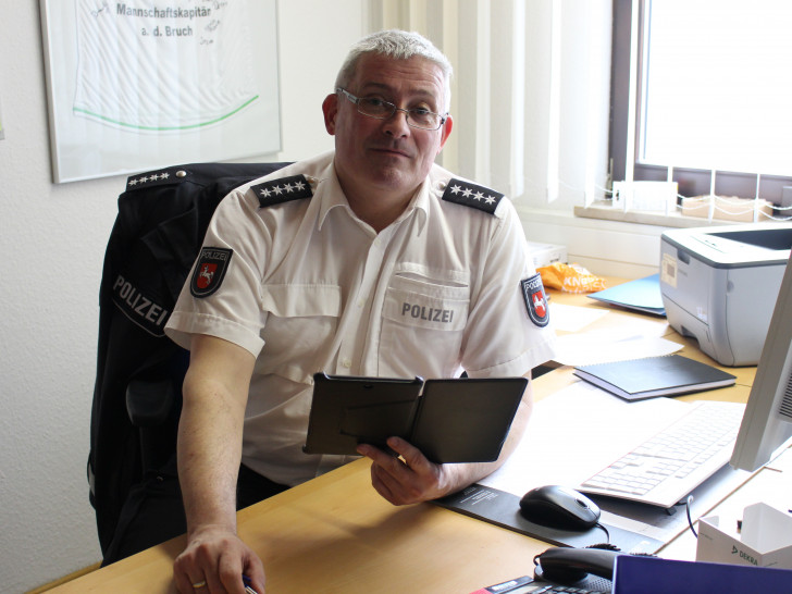 Dienststellenleiter Jens Aus dem Bruch stellte die Kriminalstatistik für die Polizeistation Fallersleben vor. Foto: Eva Sorembik