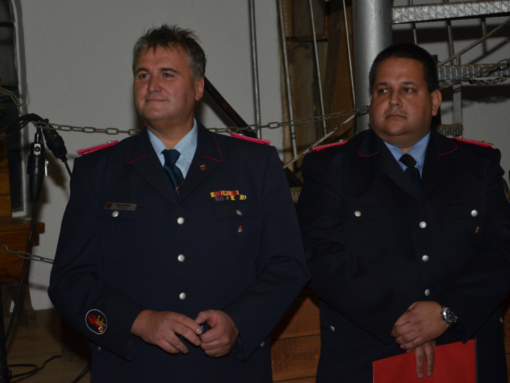 Stefan Bettner (LK Goslar) und Stefan Eike (LK Osterode) erhielten die silberne Ehrennadel der deutschen Jugendfeuerwehr. Fotos: Privat