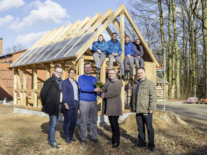 Das Holzfachwerkhaus soll zukünftig als Grünes Klassenzimmer verwendet werden. Foto: Volkswagen/Ansgar Wilkendorf