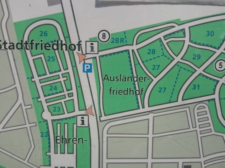 "Ausländerfriedhof" ist die überkommene Bezeichnung für einen Bereich des Stadtfriedhofs, auf dem insgesamt 1211 ausländische Staatsangehörige Zwangsarbeiter und Kriegsgefangene aus dem Zweiten Weltkrieg begraben wurden. Foto: Robert Braumann