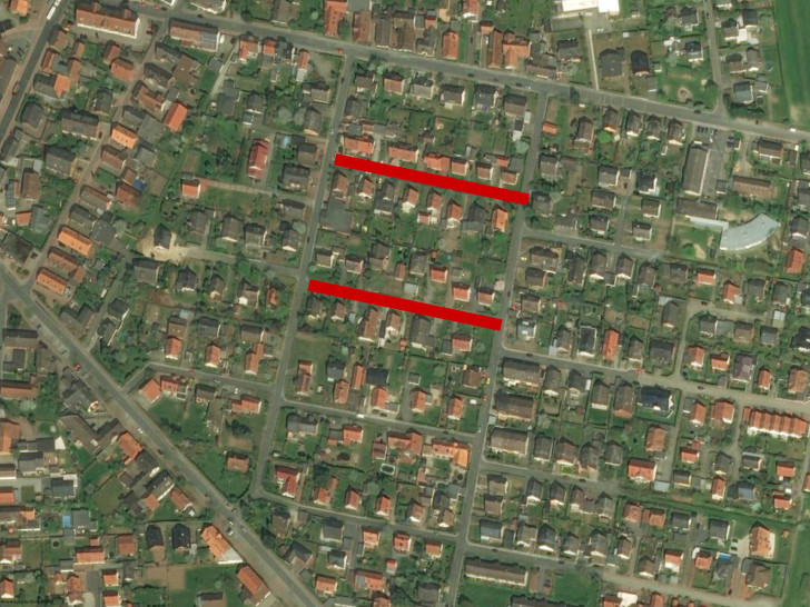 Die Frage, welche Kosten bei der Sanierung der beiden Straßen auf die Anlieger zukommen, blieb vorerst offen. Karte: maps4news.com/©HERE