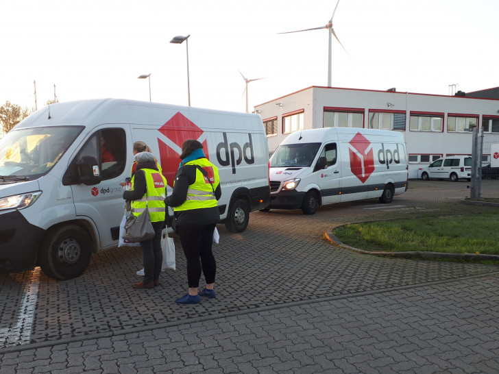 Am DPD-Depot in Salzgitter-Watenstedt informieren ver.di Mitarbeiter Arbeitnehmer über Möglichkeiten, sich über ihre Rechte zu Informieren. Foto: Beratungsstelle für mobile Beschäftigte