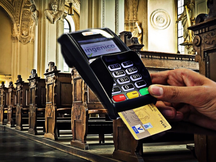 EC-Kartenzahlung in Kirchen? Das klingt erstmal komisch. Aber es ist nicht so abwegig. Foto: Pixabay/Nick Wenkel