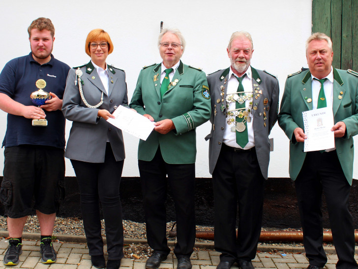 Von links: Maurice Wille, Sarah Grabenhorst-Quidde, Detlef Bartels, Horst Hake, Detlef Miehe.
Foto:Bernd-Uwe Meyer
