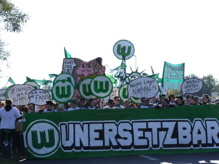 VfL-Fans erneuern Forderung für Rückkehr zum alten Wappen. Foto: Faninitiative FasZINNation Wolfsburg/Archiv
