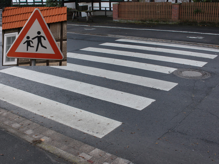 Gefahrenhinweisschilder und ein ein Zebrastreifen könnten helfen, mehr Verkehrssicherheit am Grasplatz zu schaffen, so die SPD. Symbolfoto: Alexander Panknin
