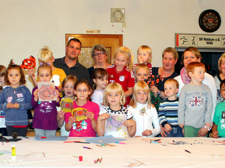 Die Teilnehmenden des Herbstbasteln 2015 Foto: Bernd-Uwe Meyer