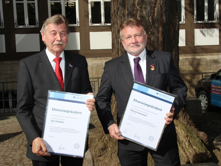 Zu Ehrenvizepräsidenten ernannt: Jens Dudziak aus Celle (links) und Roman Hannover aus Braunschweig. Foto: Handwerkskammer