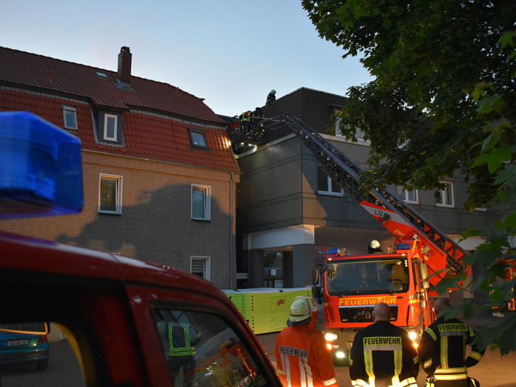 Die Drehleitung aus Goslar kam zur Hilfe. Foto: Freiwillige Feuerwehr Oker