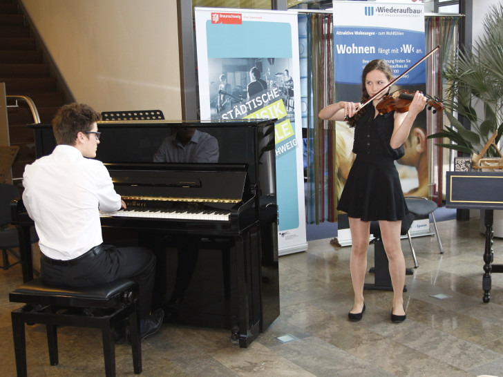 Georg Gottschlich, Klavier und Anna Gottschlich, Violine, konnten einen der dritten Preise ergattern. Foto: Siegfried Nickel. 