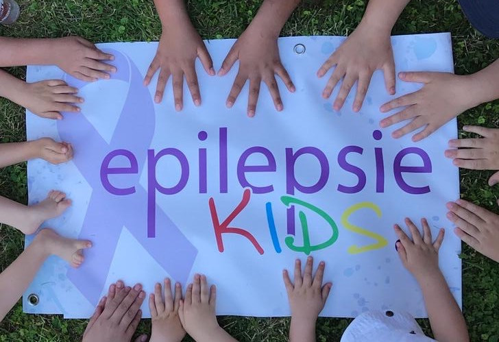Der Verein Epilepsie-Kids erhält eine großzügige Spende, welche die Gemeindeangestellten bei Betriebsveranstaltungen gesammelt haben. Foto: Epilepsie-Kids e. V.