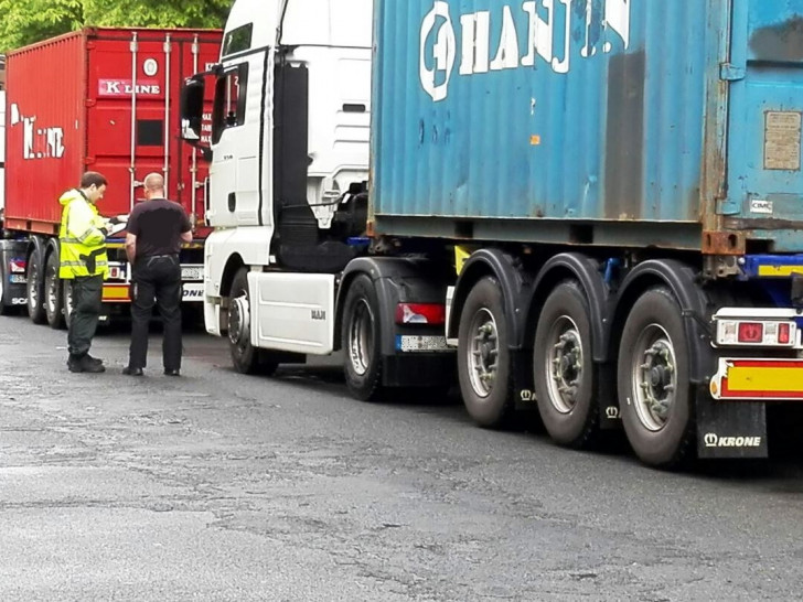 Der Zoll führte bei einer bundesweite Schwerpunktprüfung bei 382 Arbeitnehmern Kontrollen auf Schwarzarbeit durch. Dabei ergaben sich in 34 Fällen erste Hinweise auf Schwarzarbeit. Foto: Hauptzollamt Braunschweig