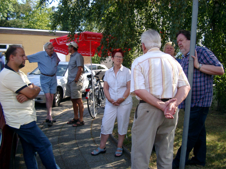 Der SPD-Ortsverein Auguststadt/Weiße Schanze war am Freitag, mit einem Infostand in der Ringstraße vor Ort. Foto: SPD