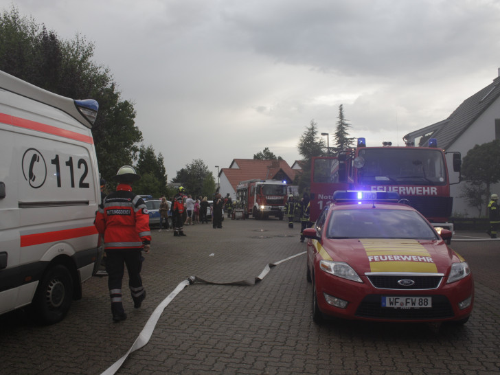 Zeugen äußerten Kritik an der Feuerwehr beim Einsatz im Schneekoppeweg. Foto: Werner Heise