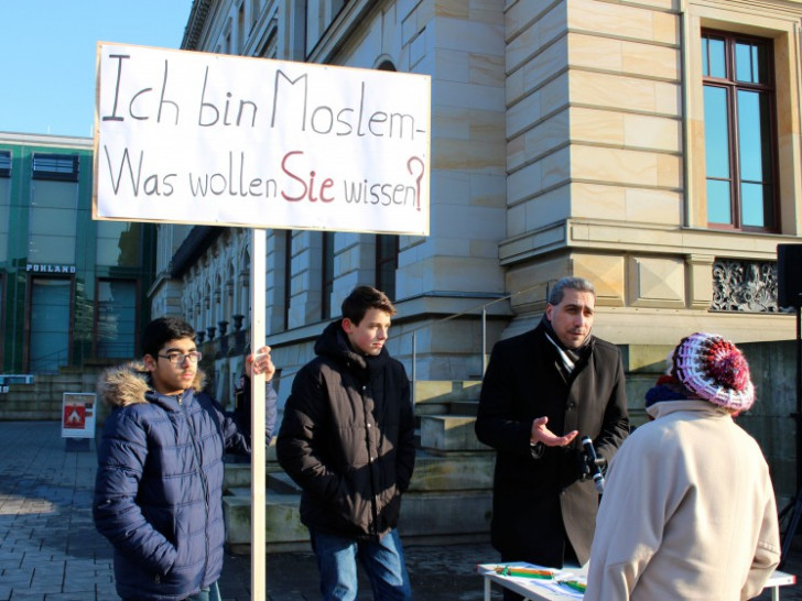 Dr. Sadiqu Al-Mousllie, Vorsitzender der Islamischen Gemeinschaft Braunschweig (ganz rechts). Foto: Sina Rühland