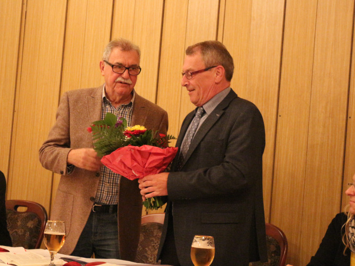 Axel Kohnert (rechts im Bild) bleibt Ortsbürgermeister in Groß Stöckheim. Foto: Robert Braumann