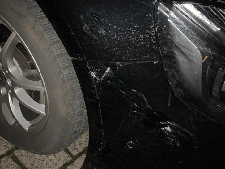 Beschädigter Mercedes A-Klasse in Meine. Foto: Polizei