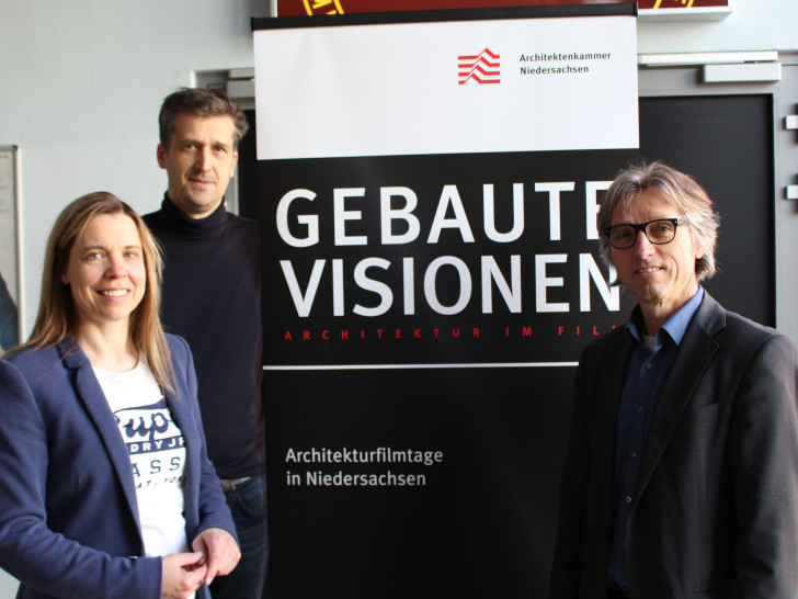 Nicole Froberg, Lars Menz und Frank Rauschenbach bei der Programmvorstellung im Hallenbad. Foto: Christoph Böttcher