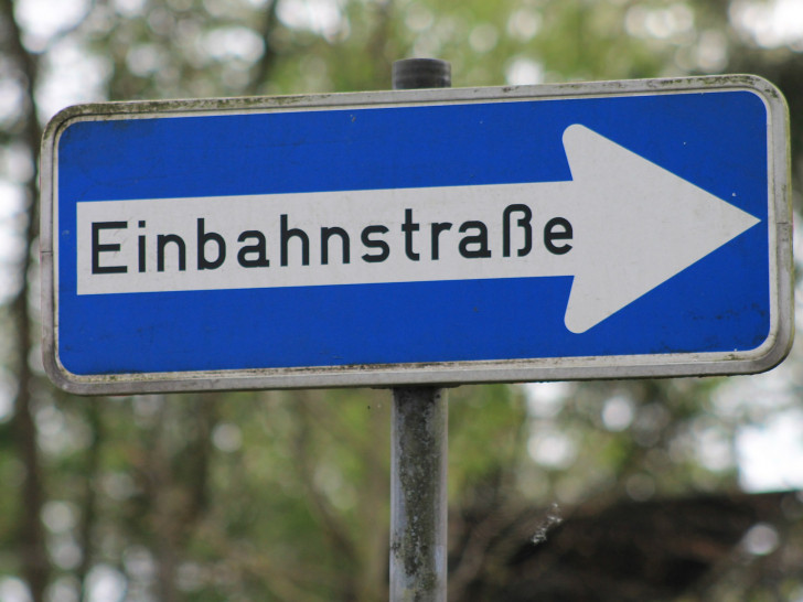 Die ausgewiesene Einbahnstraße sei kein Vorschlag, sondern verbindlich. Symbolbild: Pixabay