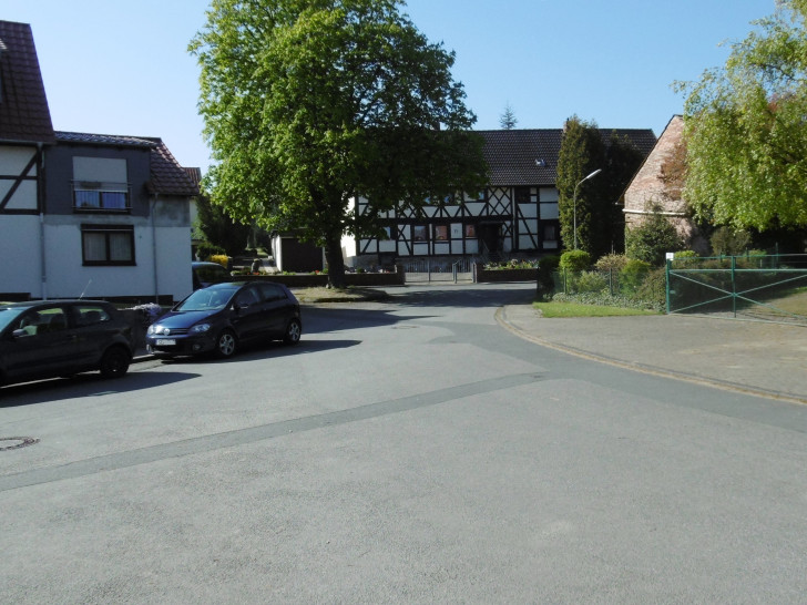 Der Straßenbereich der Dorfmitte soll neugestaltet werden. Foto: Stadt Goslar