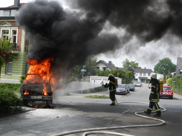 Das Auto brannte komplett aus. Foto: kg