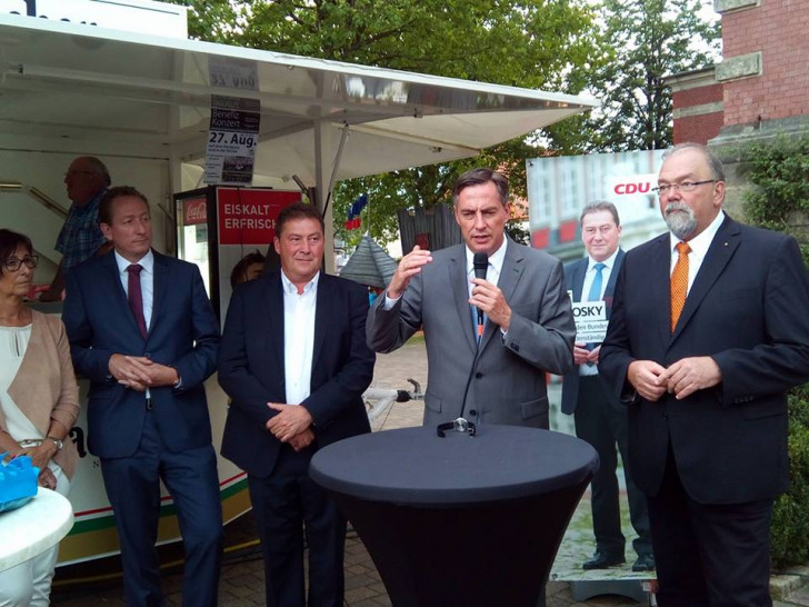 Christdemokraten im Gespräch: Sabine Wendt (von links), Ralph Bogisch, Uwe Lagosky, David McAllister, Hans Dieter Dreß. Foto: CDU