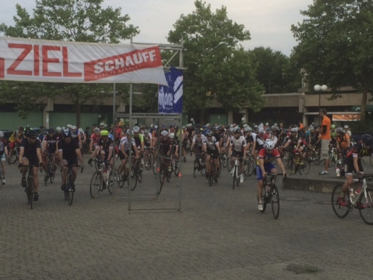 Rund 740 Fahrradfahrer gingen am Samstag bei der sechsten Adlertour an den Start. Ihre Tour führt sie quer durch den  Oberharz. Foto: Kranz