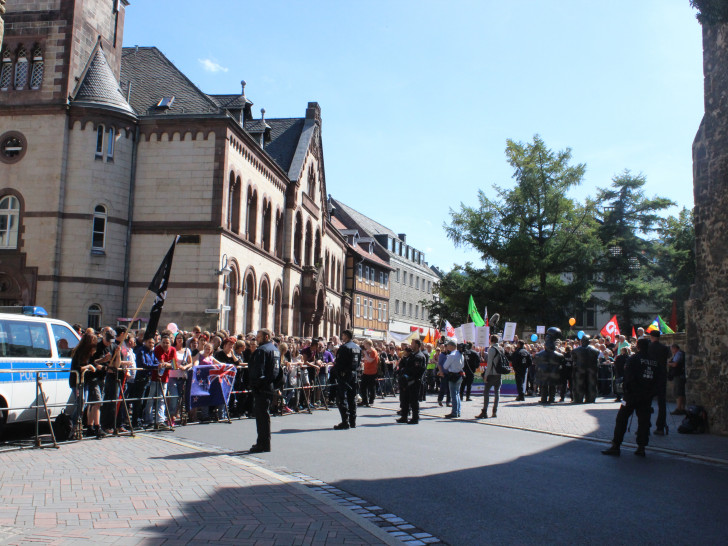 Im August kam es zuletzt zu einer Kundegebung-Gegenkundgebung-Situation n Goslar: 1.000 Goslarer demonstrierten gegen 80 Anhänger der Partei Die Rechte. Symbolfoto: Werner Heise
