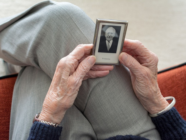 Zwar sind Menschen jeden Alters betroffen, doch besonders häufig leiden ältere Menschen unter Einsamkeit. Symbolfoto: pixabay