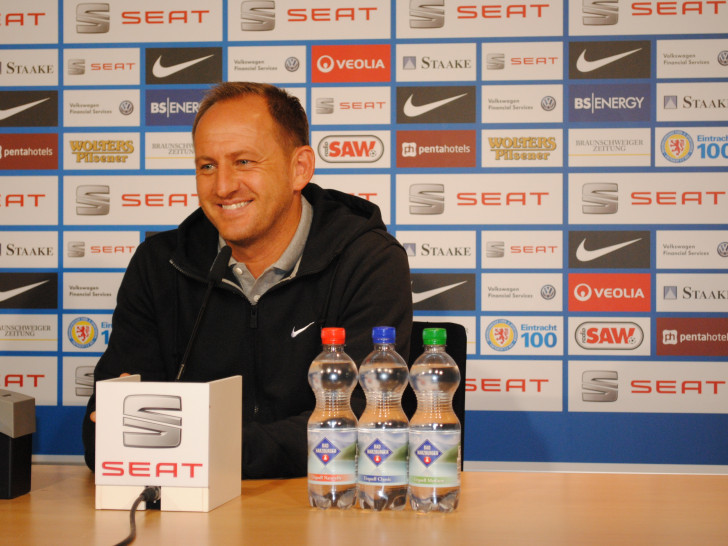 Eintracht-Trainer Thorsten Lieberknecht konnte sich zumindest über das Ergebnis freuen. Symbolbild: Anke Donner