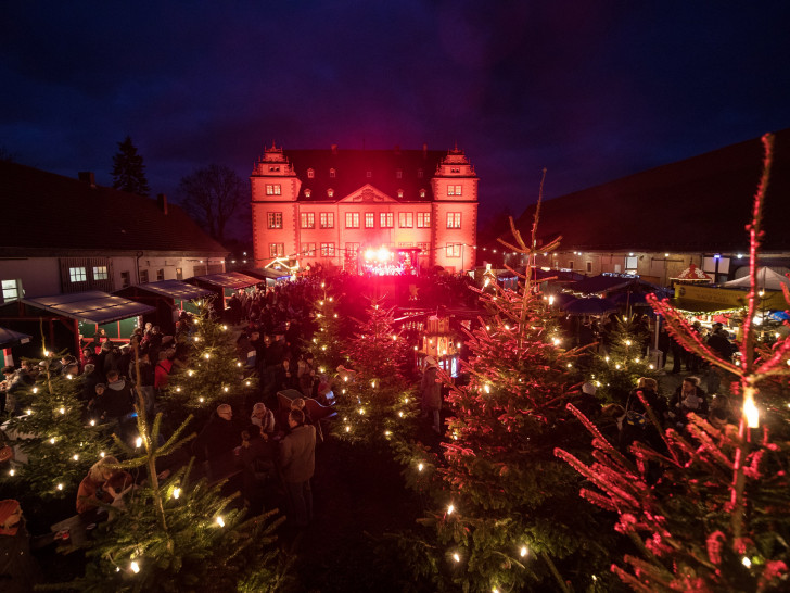 Das Schloss Salder wird im Advent wieder zum Weihnachtstraum. Fotos: Stadt Salzgitter / Andre Kugellis