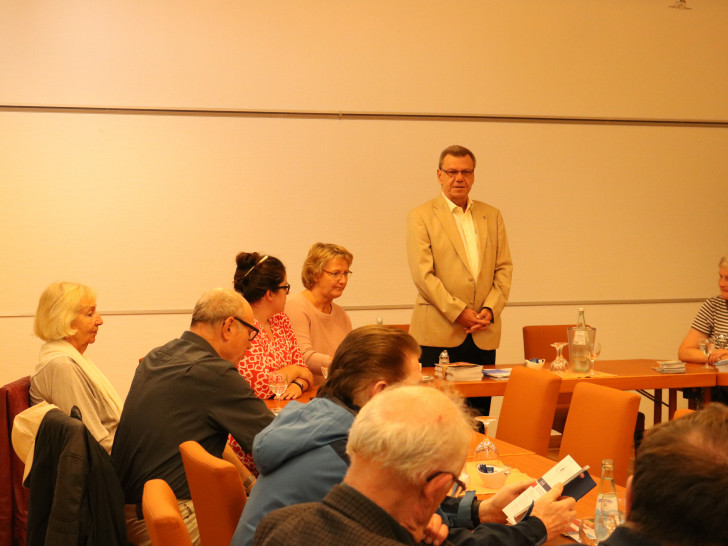 Der Vorsitzende der Seniorenunion, Klaus Schindler, zusammen mit Ingrid Pahlmann MdB beim Informationsnachmittag zum Thema Einbruchsicherheit. 