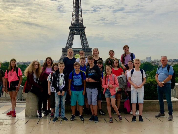 Die Schülerinnen und Schüler der HRS Sickte sahen auch den Eiffelturm in Paris. Foto: Haupt- und Realschule Sickte