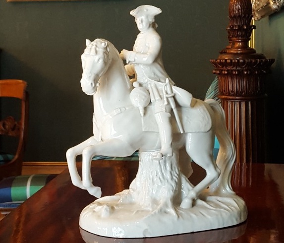 Neuzugang: Die Reiterfigur Carls I.. Foto: Schlossmuseum
