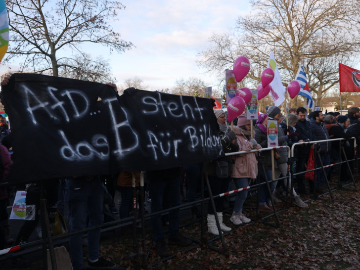 Das Bündnis gegen Rechts hatte zum friedlichen Protest gegen den AfD-Parteitag aufgerufen.
Foto: Rudolf Karliczek