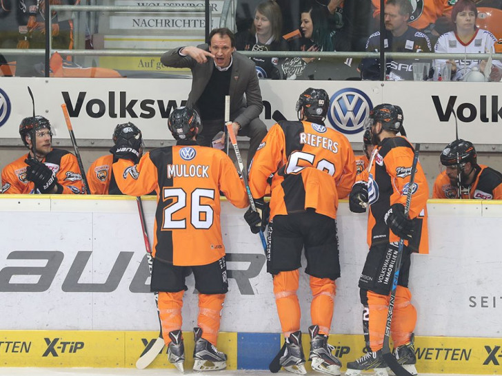 Wird Pavel Gross sein Team nach zwei Niederlagen für die heutige Begegnung richtig eingestellt haben? Foto: Agentur Hübner