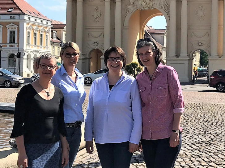 Das Potsdam-Team, bestehend aus Jeanette Toussaint, Claudia Löw, Brigitte Steck und Dörthe Kuhlmey auf dem Luisenplatz. Foto: Gemeinde Lehre