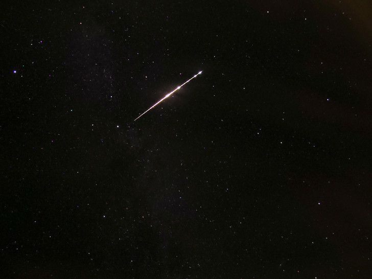 Ein Bolide, eine größere Sternschnuppe der Peseiden. Foto: Sternwarte St. Andreasberg