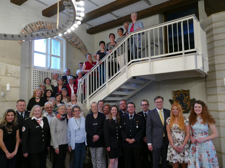 47 Ehrenamtliche aus dem Landkreis Gifhorn wurden mit der Niedersächsischen Ehrenamtskarte für ihr bürgerliches Engagement ausgezeichnet. Foto: Landkreis Gifhorn